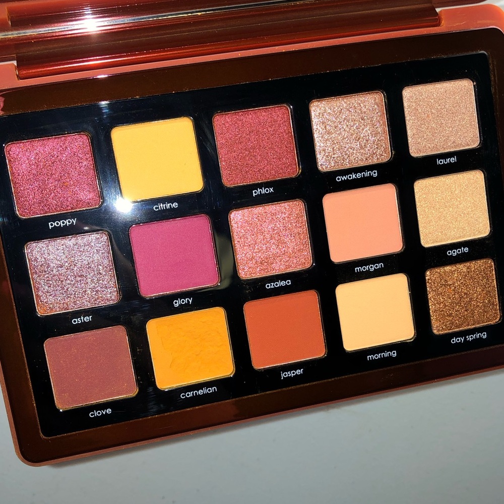 SUNRISE EYESHADOW PALETTE - Picture 4 of 4